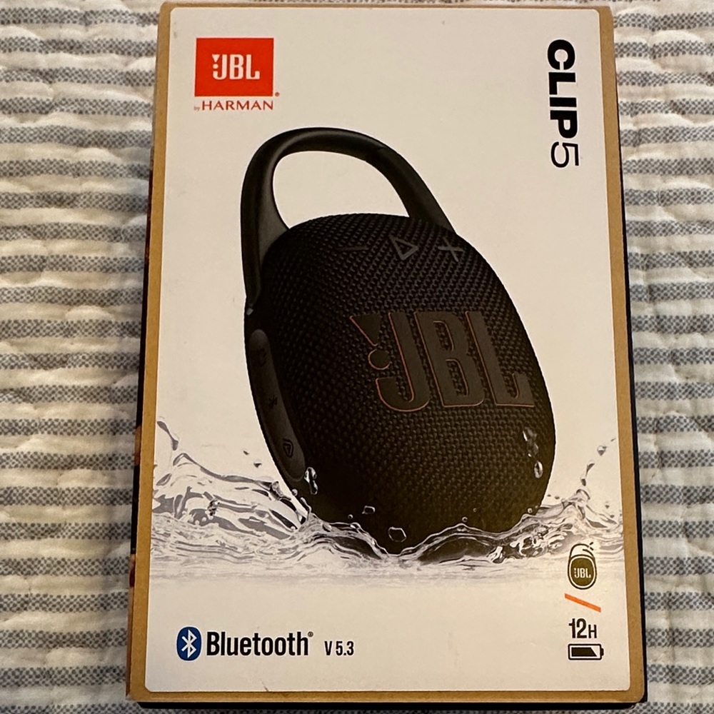 JBL Clip 5 Portable Speaker in Black, NEW in box
